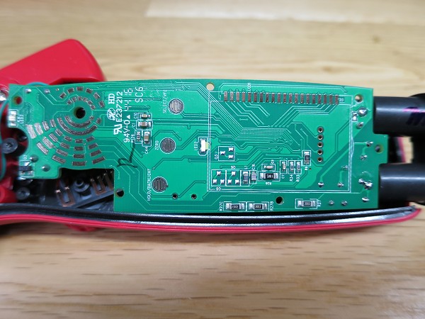 UNI-T UT61E - underneath the
      PCB
